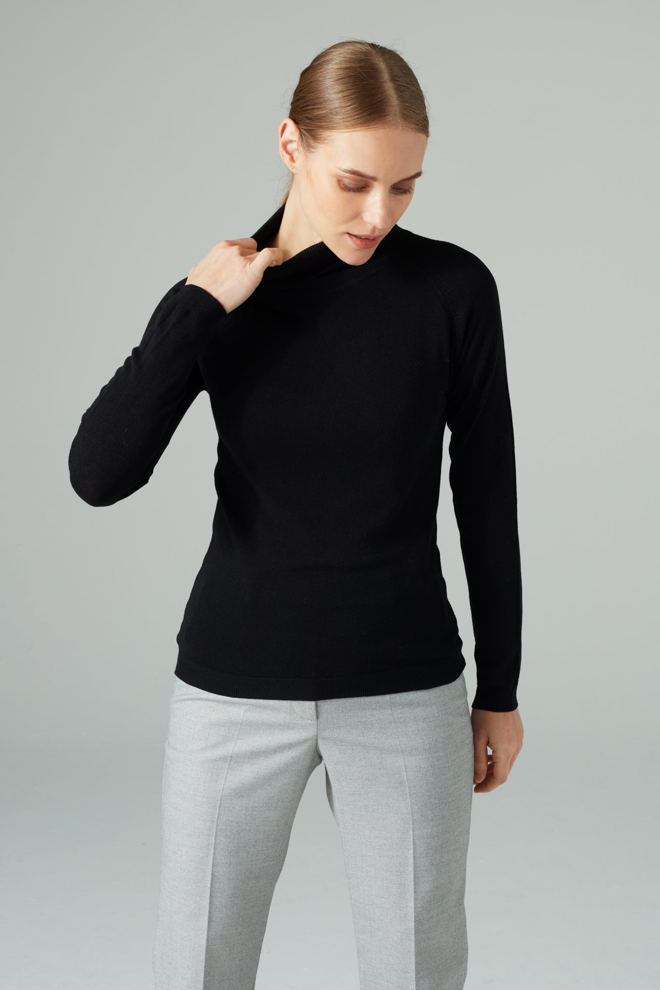 BLACK FITTED ROLL NECK JUMPER InAvati