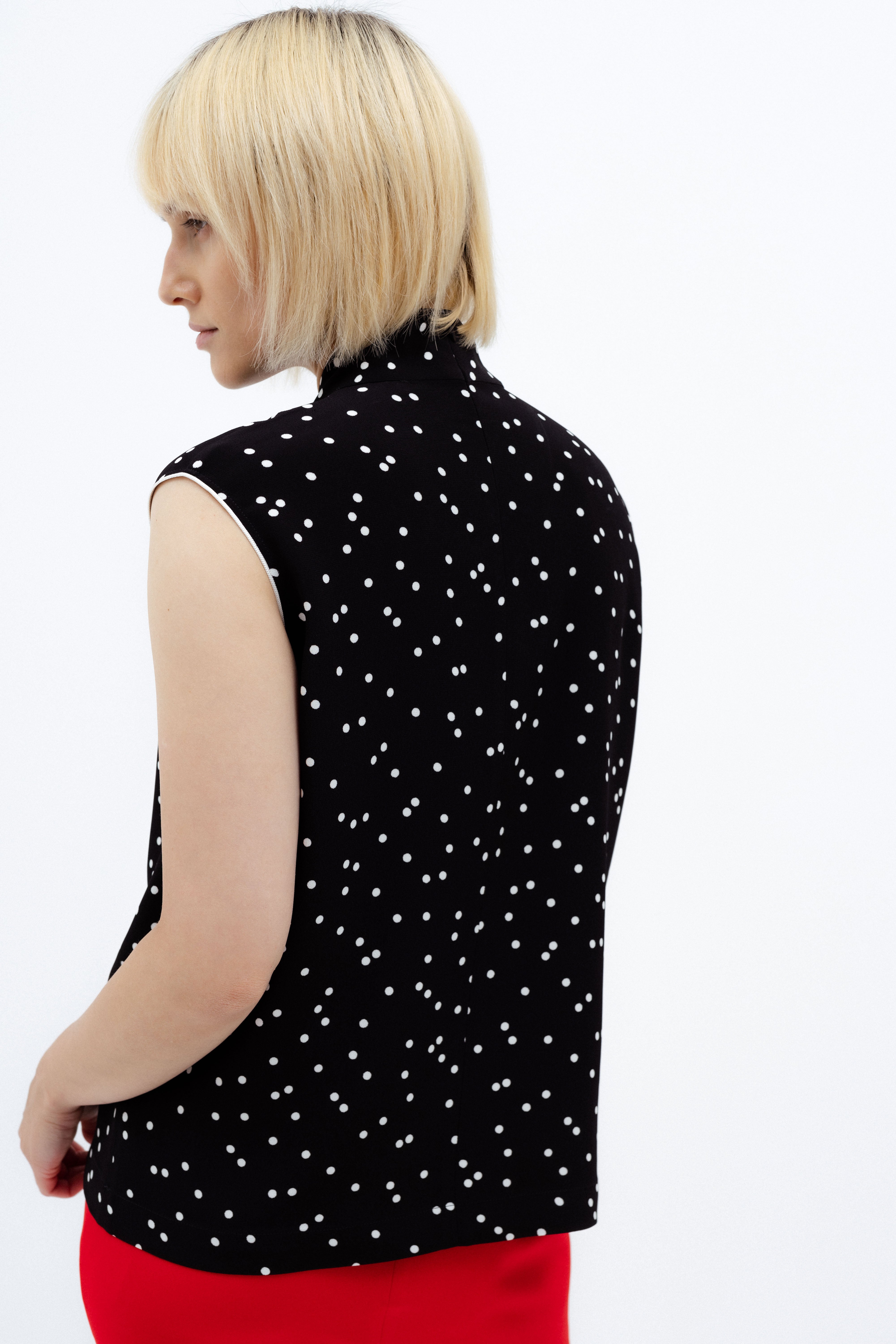 BLACK POLKA DOT SLEEVELESS BLOUSE