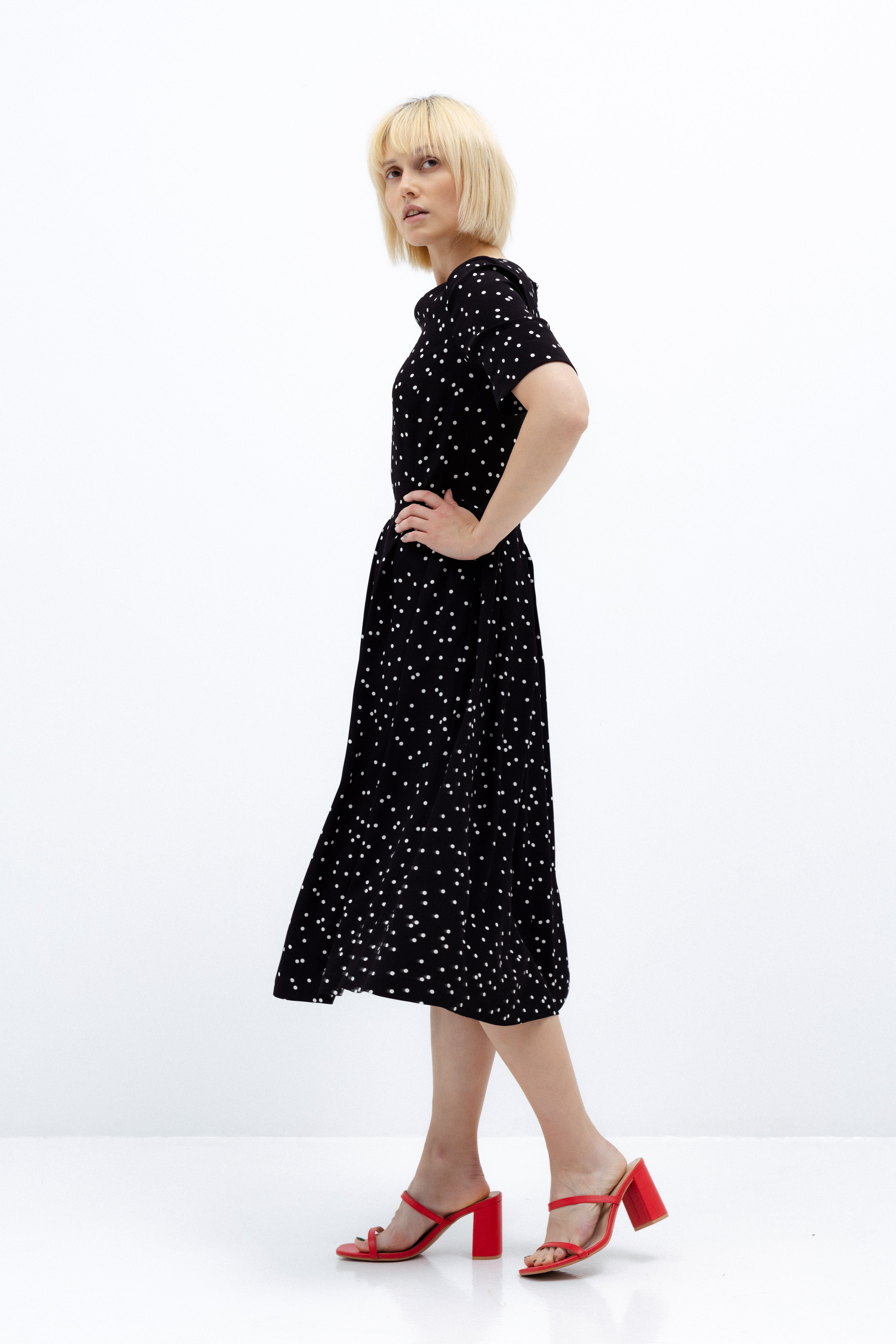 BLACK SHORT SLEEVE POLKA-DOT DRESS