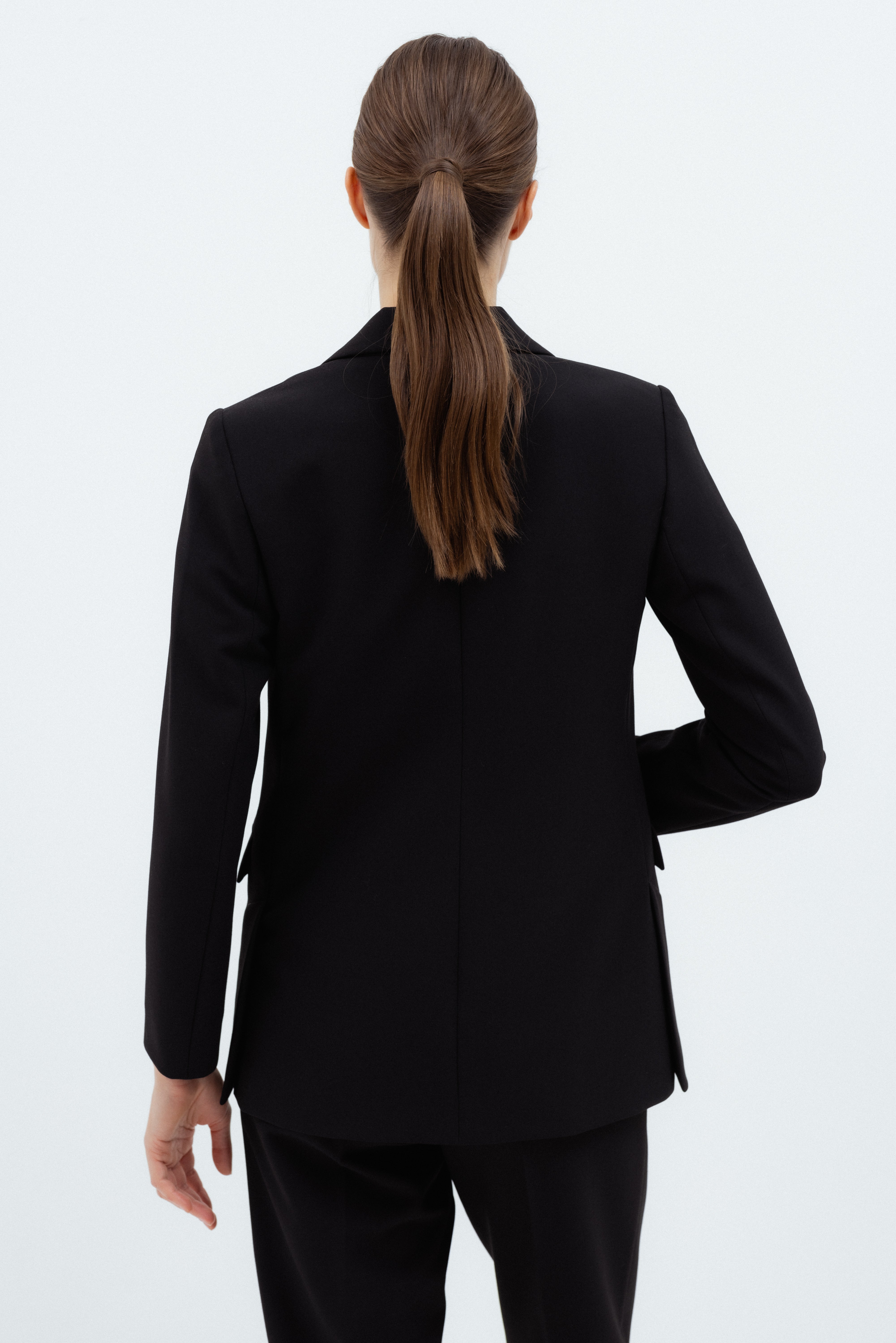 SINGLE-BREASTED FITTED BLACK JACKET