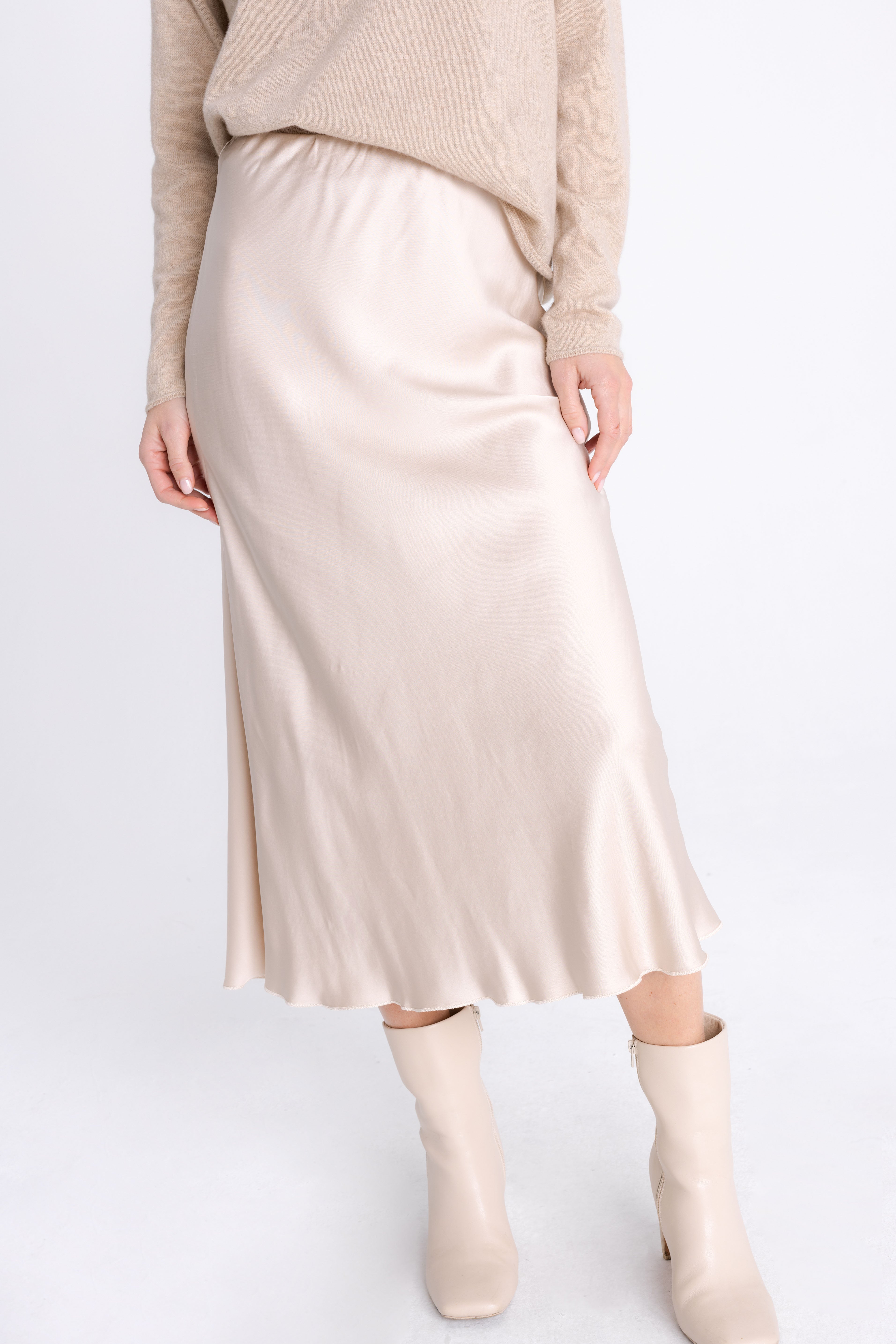 FLARED MIDI BEIGE SKIRT