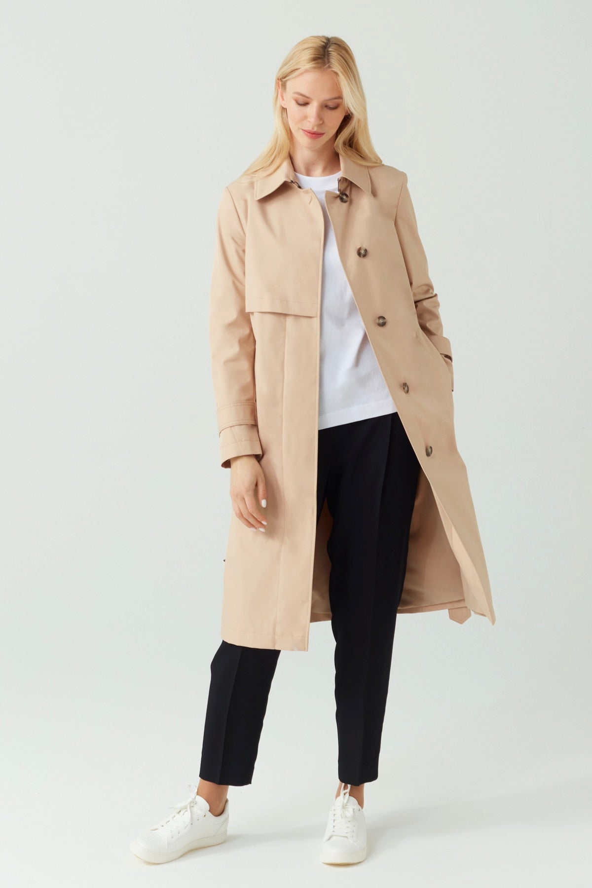 TIMELESS TRENCH COAT IN SAND